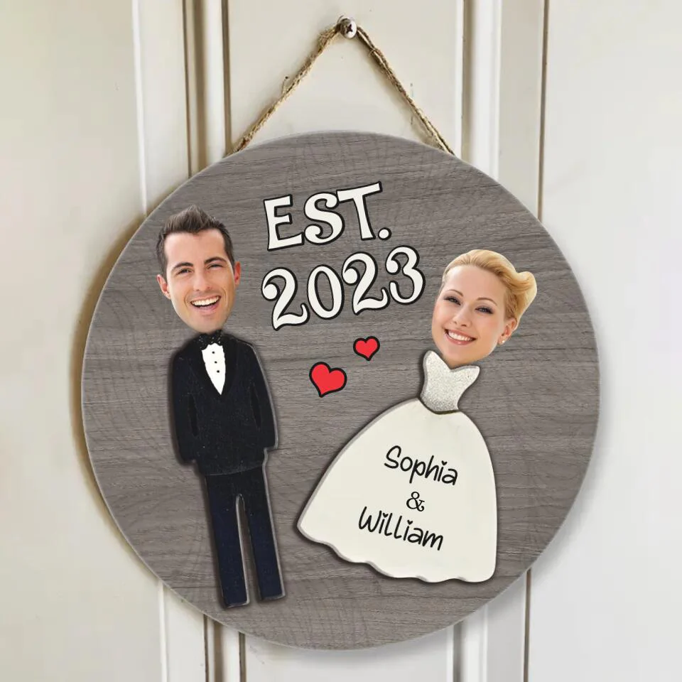 Couple Wooden Sign Groom And Bride Costume - Wedding Couple - Custom Face Upload Photo - Round Wooden Sign - Image 3