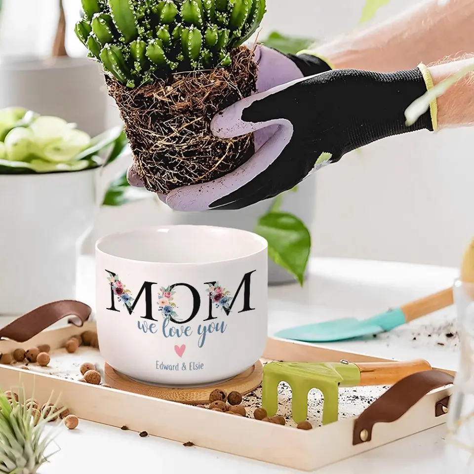 Mom We Love You Ceramic Plant Pot Personalized Kid's Name Gift for Mommy - Image 7